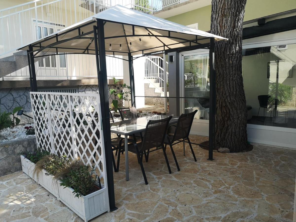 Mala Kuca Ispod Borova Villa Primošten Kültér fotó