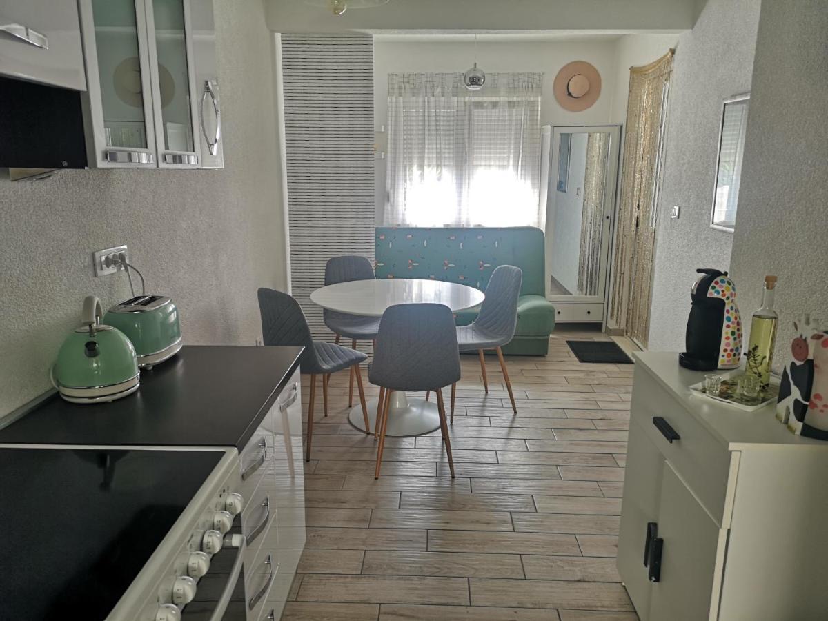 Mala Kuca Ispod Borova Villa Primošten Kültér fotó