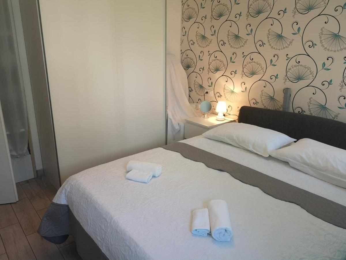 Mala Kuca Ispod Borova Villa Primošten Kültér fotó