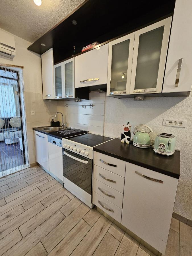 Mala Kuca Ispod Borova Villa Primošten Kültér fotó