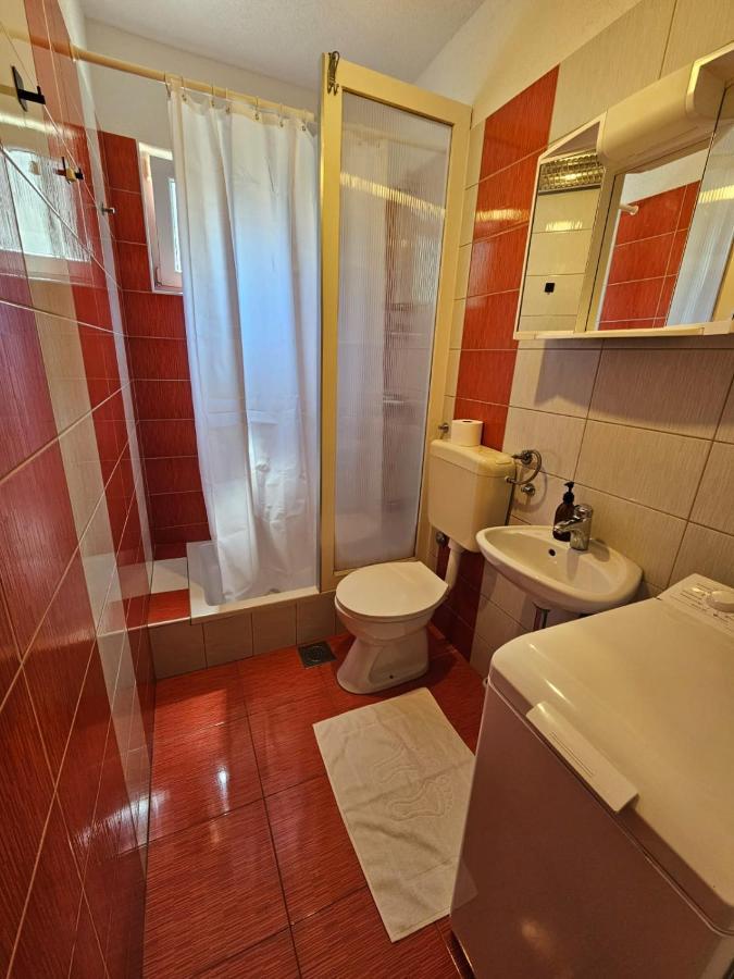 Mala Kuca Ispod Borova Villa Primošten Kültér fotó